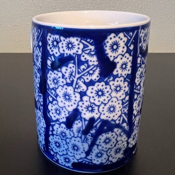 TWO’S COMPANY Chinoiserie Chintz Pattern Cobalt Blue & White Chinzware Mug - Picture 4 of 10